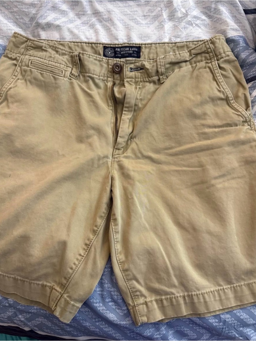 American Eagle Outfitters Men’s Khaki Flat-Front Shorts size 34.